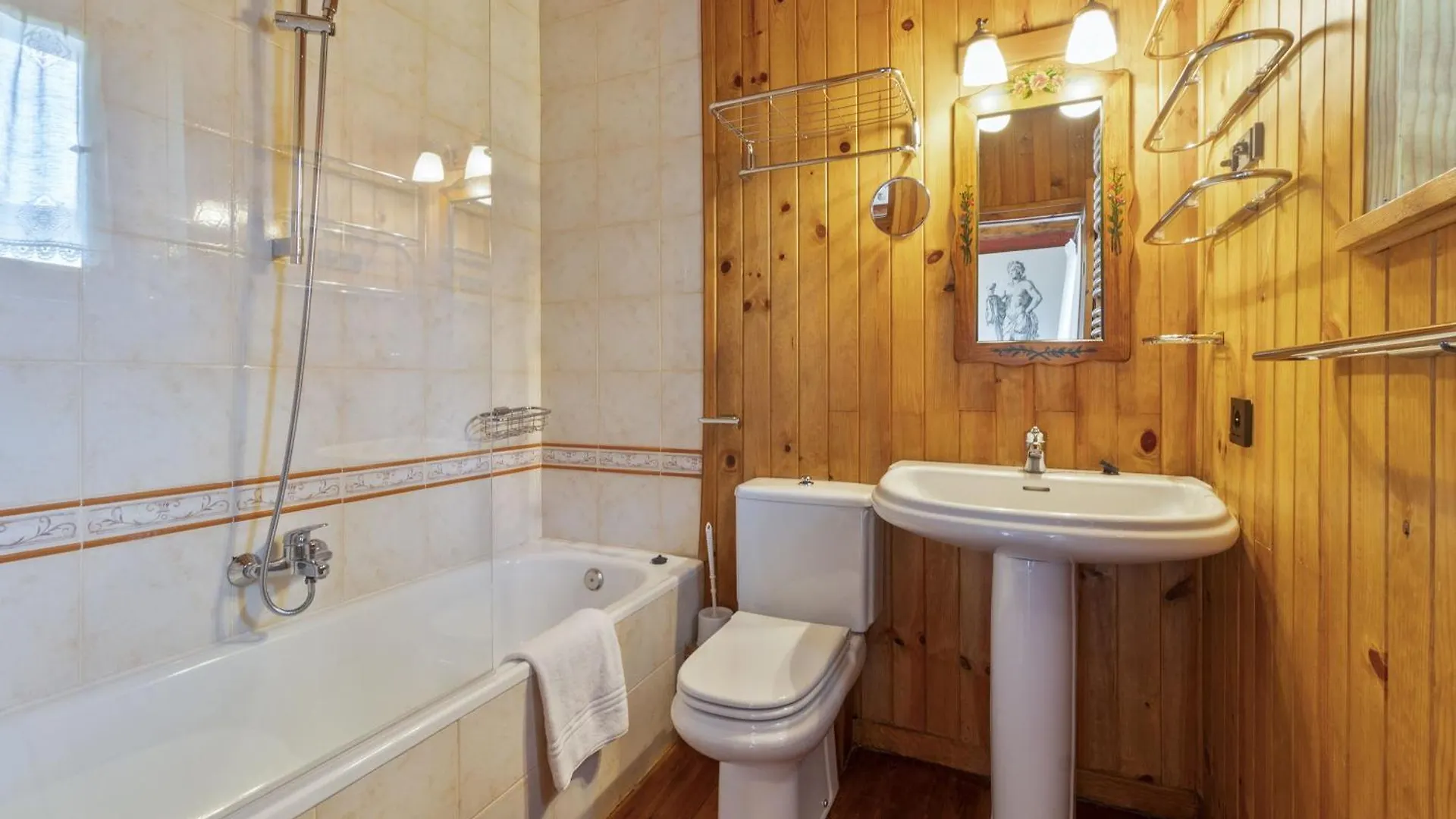 Holiday home Luderna - Casa Con Terraza Somont Villa Naut Aran