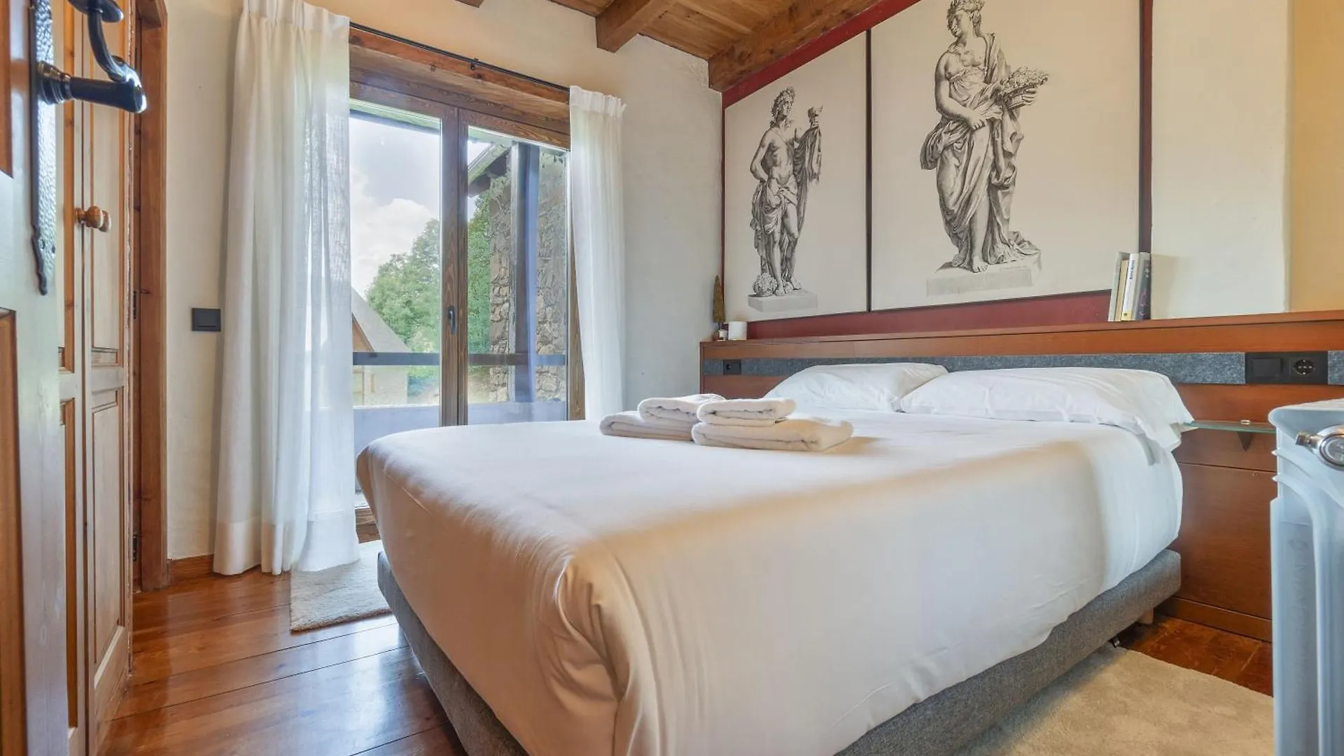 Luderna - Casa Con Terraza Somont Villa Naut Aran Holiday home